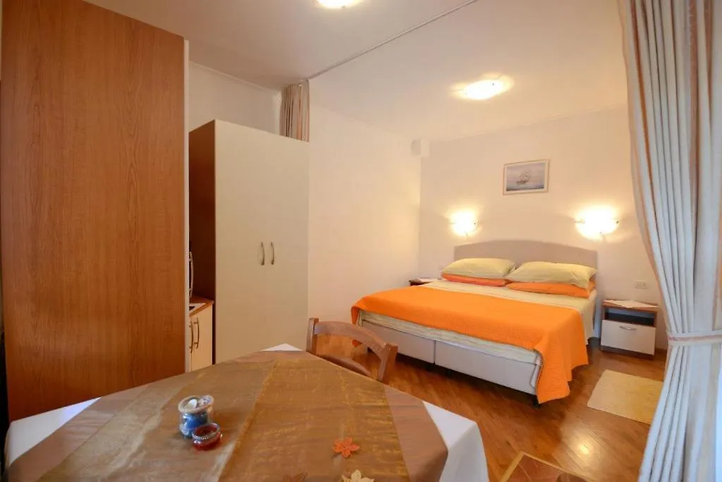 Apartments And Rooms Branka Novigrad Istria 0*,  Croacia