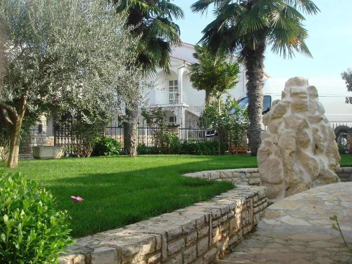 Pensión Apartments And Rooms Branka Novigrad Istria