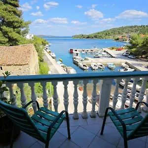 apartment-and-rooms-roko.hotelinzadar.com/