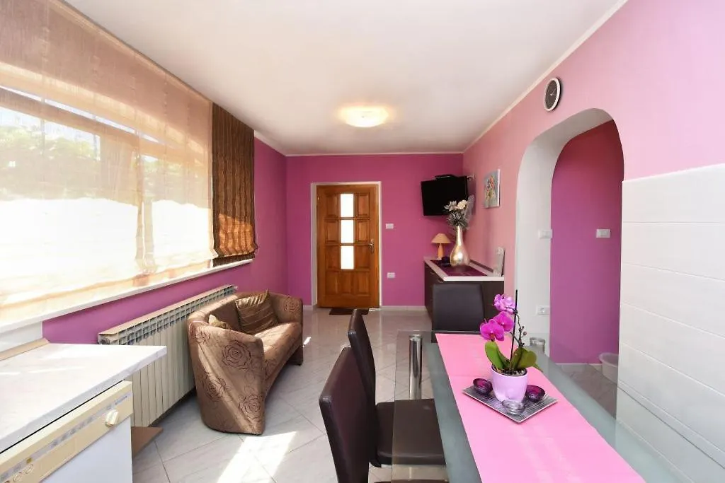 Novigrad Istria Apartments And Rooms Branka בית הארחה